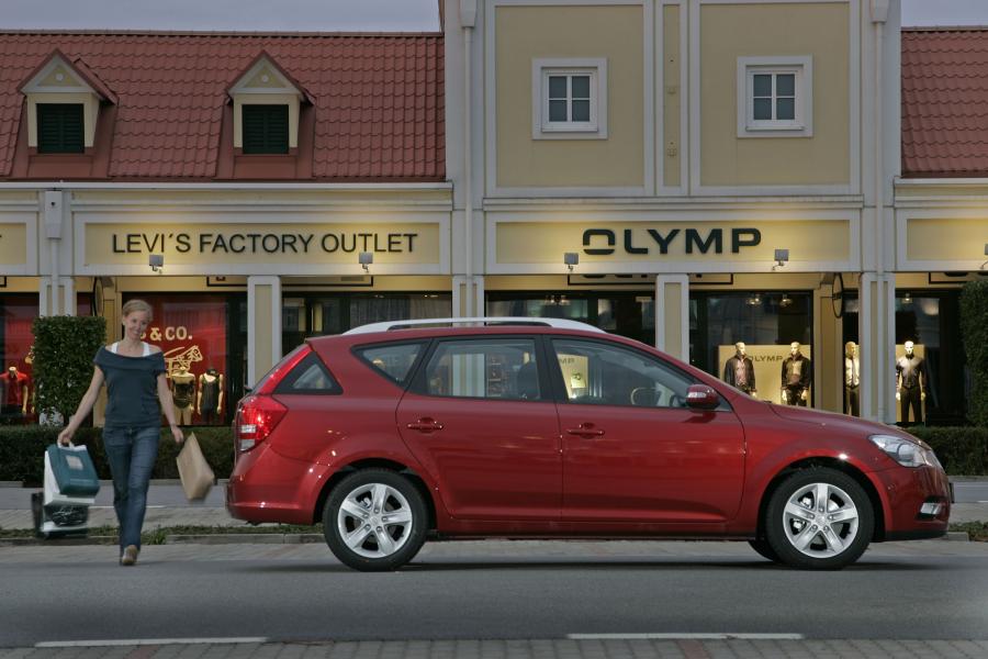  Kia cee&rsquo;d SW 2009 года  (фото 22 из 61)
